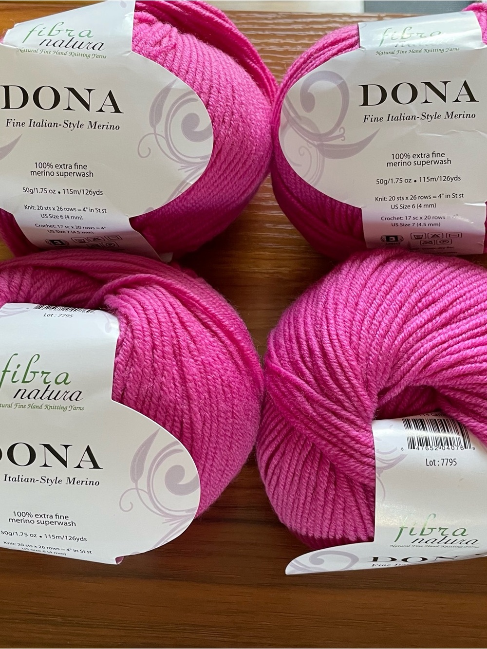 Dona Fine Italian-Style Merino Yarn - Vibrant Pink